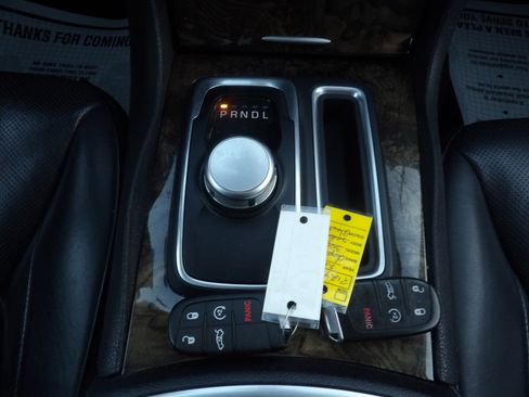 Used 2016 Chrysler 300 C image 24