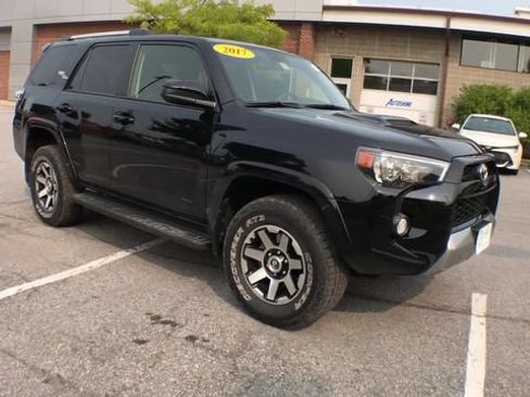 Used 2017 Toyota 4Runner TRD Off-Road AWD/4WD image 2