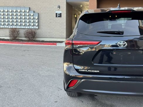 Used 2020 Toyota Highlander L AWD/4WD image 5