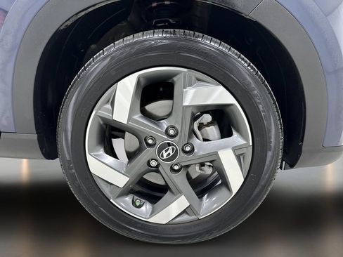 Certified 2024 Hyundai Venue Limited FWD image 11