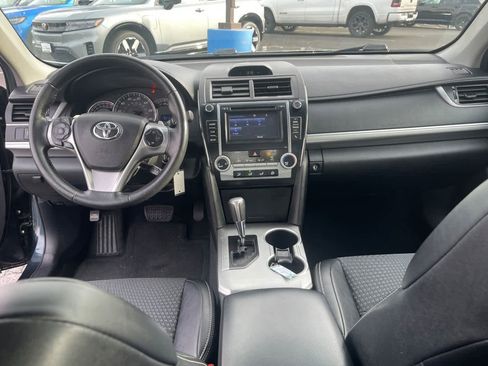 Used 2014 Toyota Camry L image 3