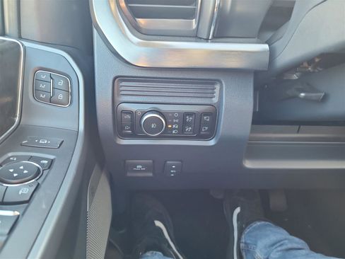 New 2025 Ford F250 Lariat w/ Lariat Ultimate Package image 30