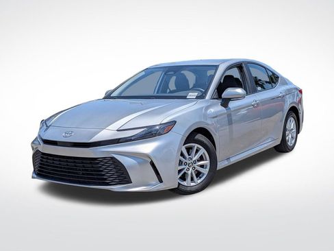 Used 2025 Toyota Camry LE FWD image 1