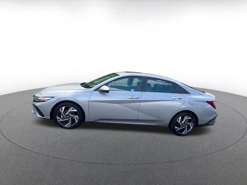 Used 2025 Hyundai Elantra Limited image 9