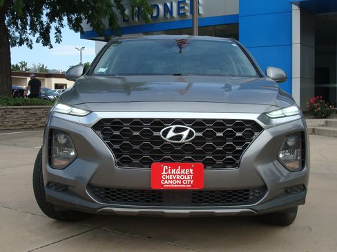 Used 2019 Hyundai Santa Fe SE image 2