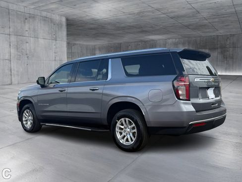 Used 2022 Chevrolet Suburban LT image 4