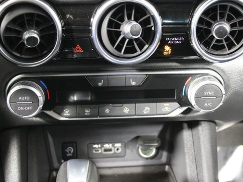 Used 2025 Nissan Sentra SR FWD image 13