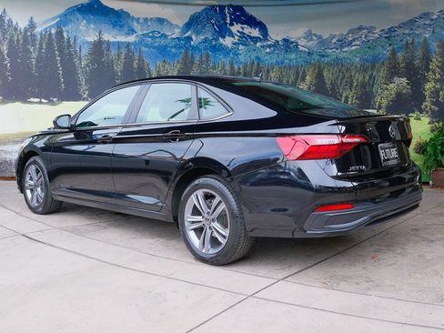 Used 2022 Volkswagen Jetta SE FWD image 4