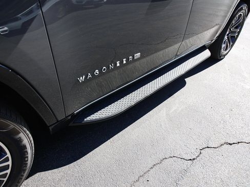 Used 2022 Jeep Wagoneer Series III w/ Convenience Group I image 9