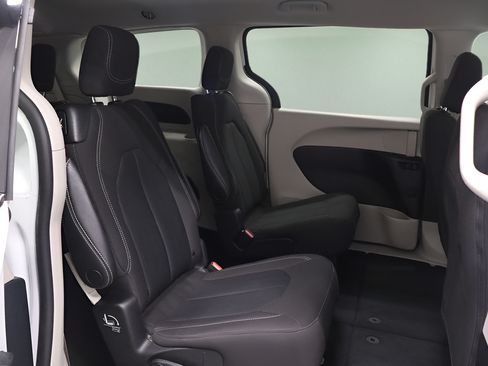 Certified 2023 Chrysler Voyager LX FWD image 16