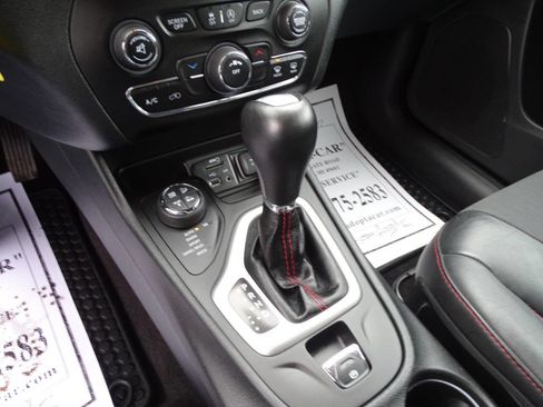 Used 2016 Jeep Cherokee Trailhawk w/ Cold Weather Group image 27