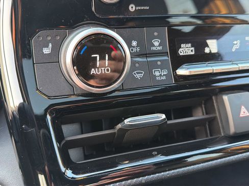 Used 2021 Toyota Highlander XSE FWD image 27