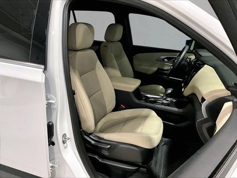 Used 2022 Chevrolet Traverse LS FWD image 9