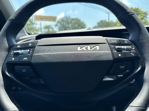 Certified 2026 Kia Sportage EX w/ EX Panoramic Sunroof Package AWD/4WD image 18