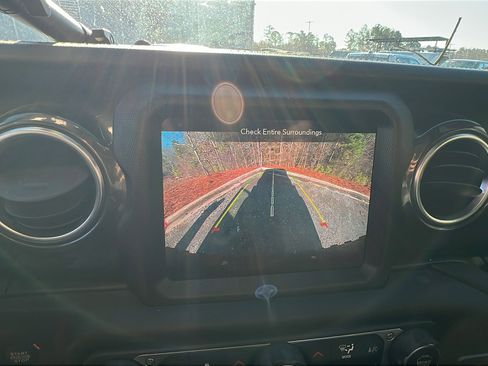 Used 2021 Jeep Wrangler Unlimited Sahara image 33