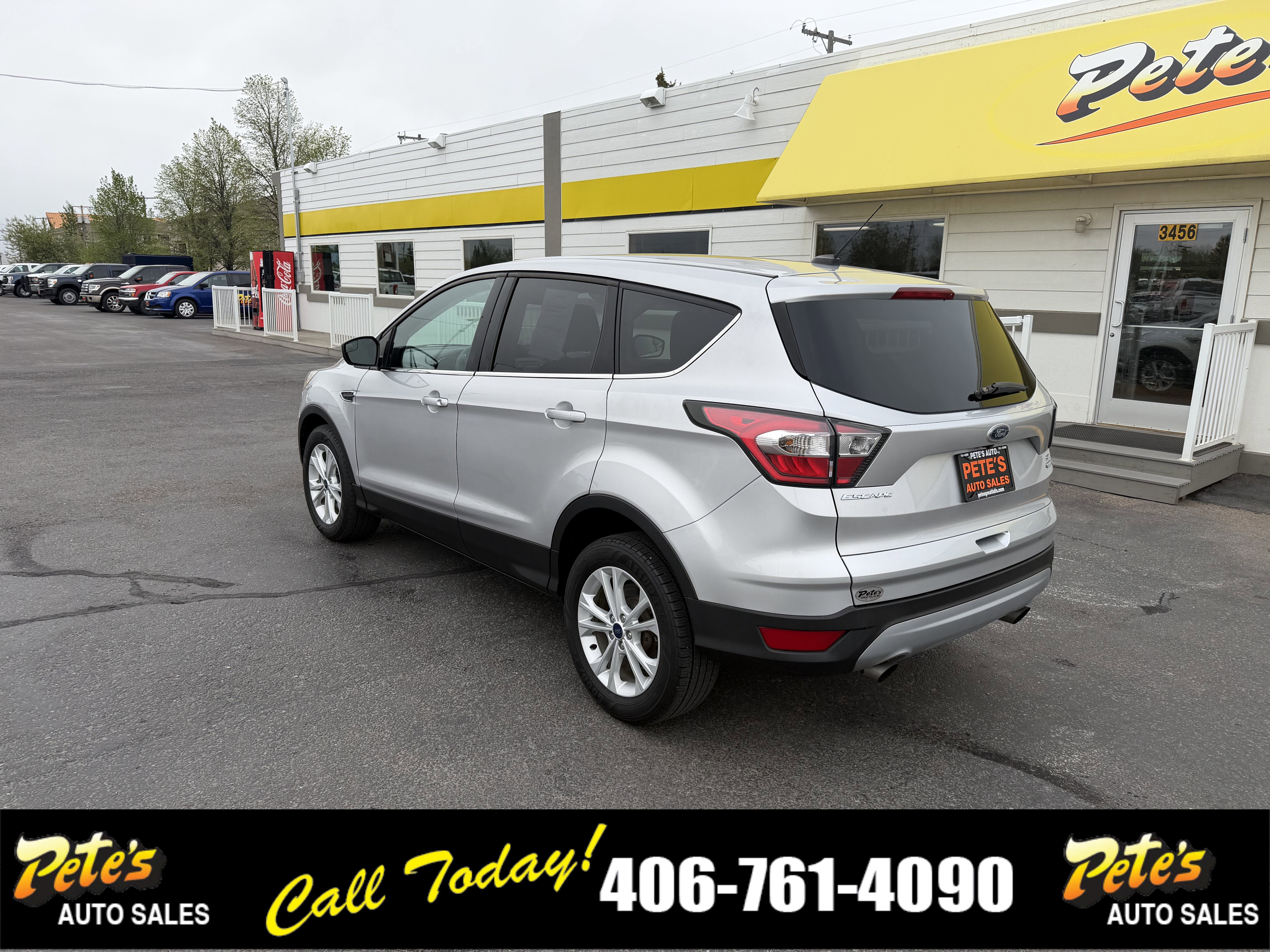 Used 2017 Ford Escape SE AWD/4WD image 2