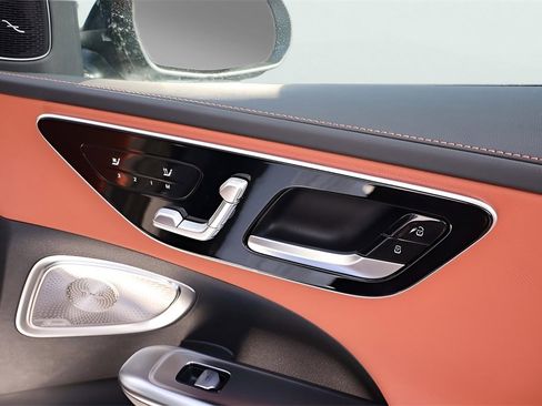 Used 2025 Mercedes-Benz C 300 4MATIC Sedan image 17