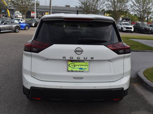 Used 2024 Nissan Rogue S image 6