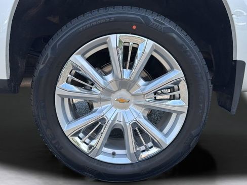 Used 2024 Chevrolet Silverado 1500 High Country w/ High Country Premium Package AWD/4WD image 28