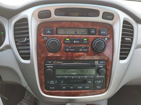 Used 2006 Toyota Highlander Limited w/ Leather Trim Pkg image 24