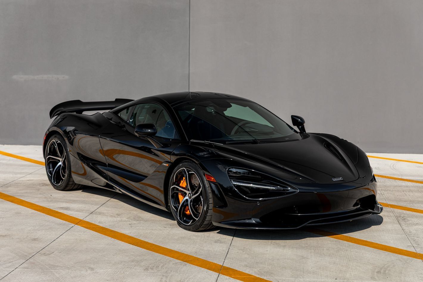 Used 2024 McLaren 750S RWD image 1