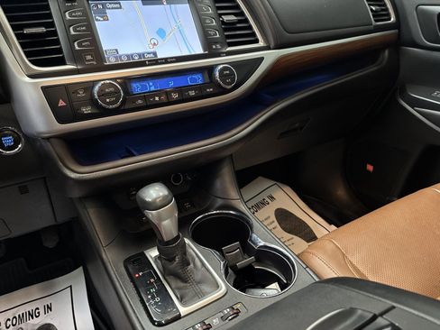 Used 2018 Toyota Highlander Limited Platinum image 22