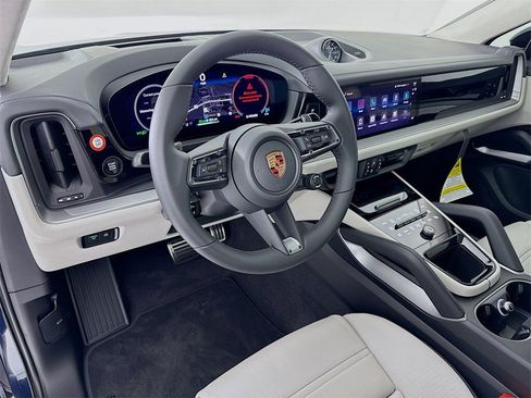New 2026 Porsche Cayenne S image 4
