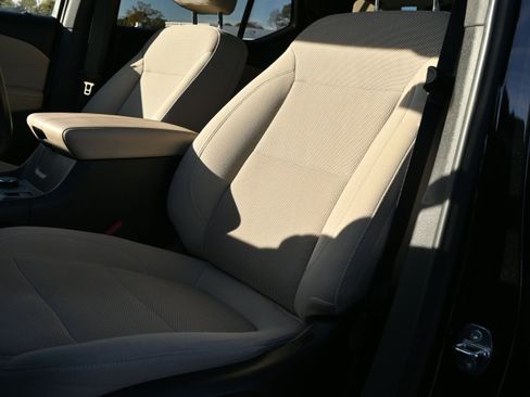 Used 2022 Chevrolet Traverse LT image 18