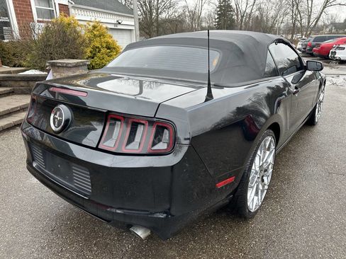 Used 2014 Ford Mustang Convertible RWD image 8