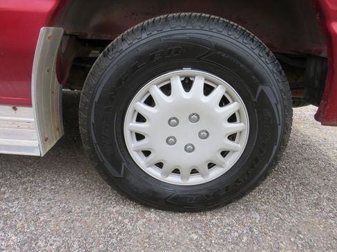 Used 1999 Ford E-150 and Econoline 150 Wagon image 29