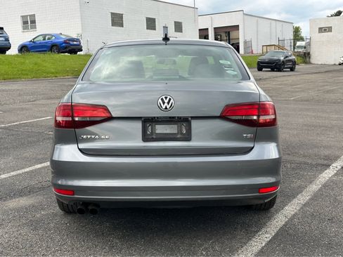 Used 2017 Volkswagen Jetta SE FWD image 6