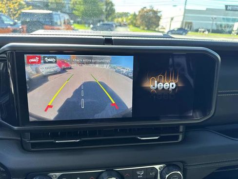 Used 2024 Jeep Wrangler Unlimited Sahara w/ Technology Group image 16