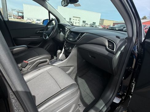Used 2022 Chevrolet Trax LT w/ Driver Confidence Package image 6