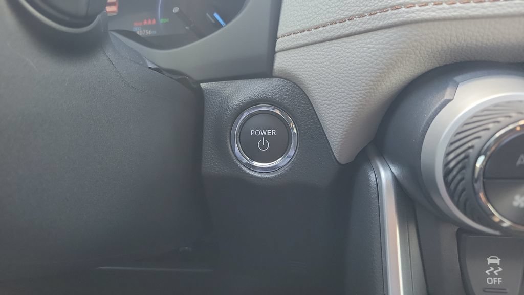 Used 2025 Toyota RAV4 XLE AWD/4WD image 23