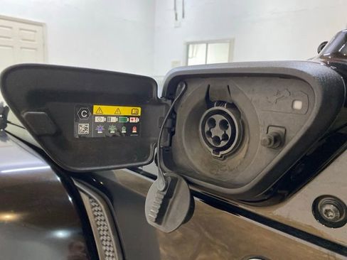 Used 2022 Jeep Wrangler Unlimited Sahara AWD/4WD image 92
