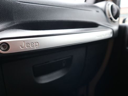 Used 2018 Jeep Wrangler Rubicon w/ Power Convenience Group image 56