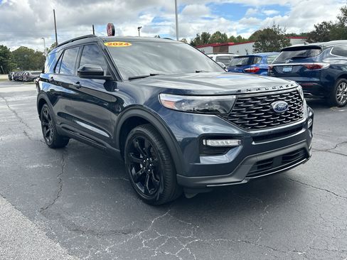 Used 2024 Ford Explorer ST-Line w/ Class IV Trailer Tow Package image 2