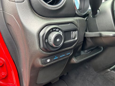 Used 2023 Jeep Wrangler Unlimited Rubicon 4xe AWD/4WD image 12