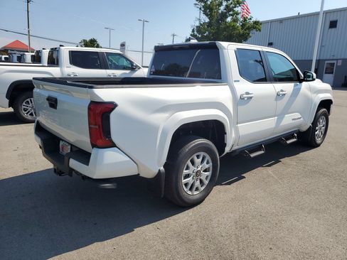 Certified 2026 Toyota Tacoma SR5 AWD/4WD image 4