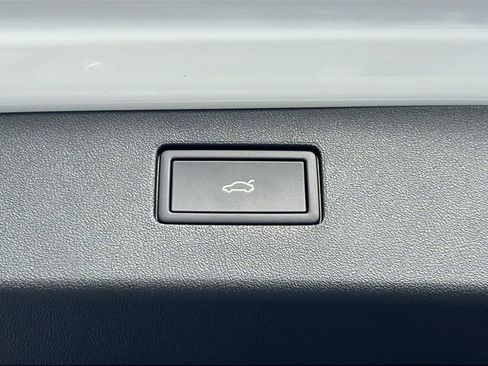 New 2026 Volkswagen Tiguan SE image 16