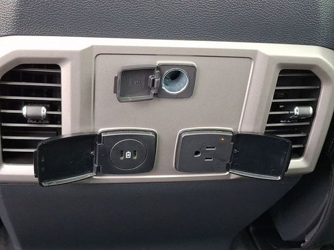 Used 2022 Ford F250 Lariat w/ Black Appearance Package image 11