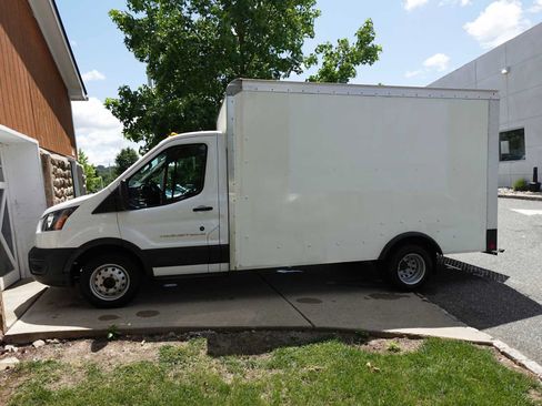 Used 2022 Ford Transit 350 DRW RWD image 4