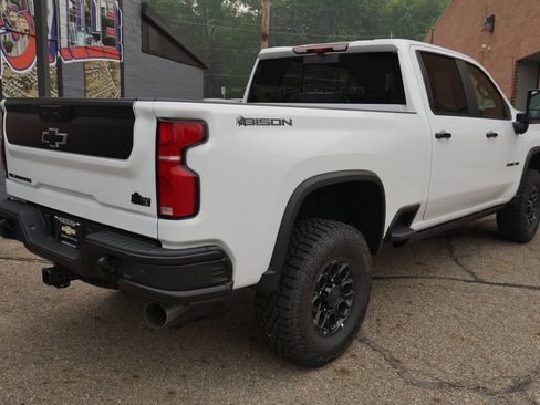 New 2026 Chevrolet Silverado 2500 ZR2 w/ ZR2 Bison Edition AWD/4WD image 9