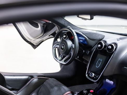 Used 2022 McLaren GT RWD image 33