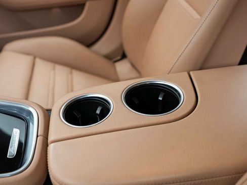 Used 2018 Porsche Panamera image 30