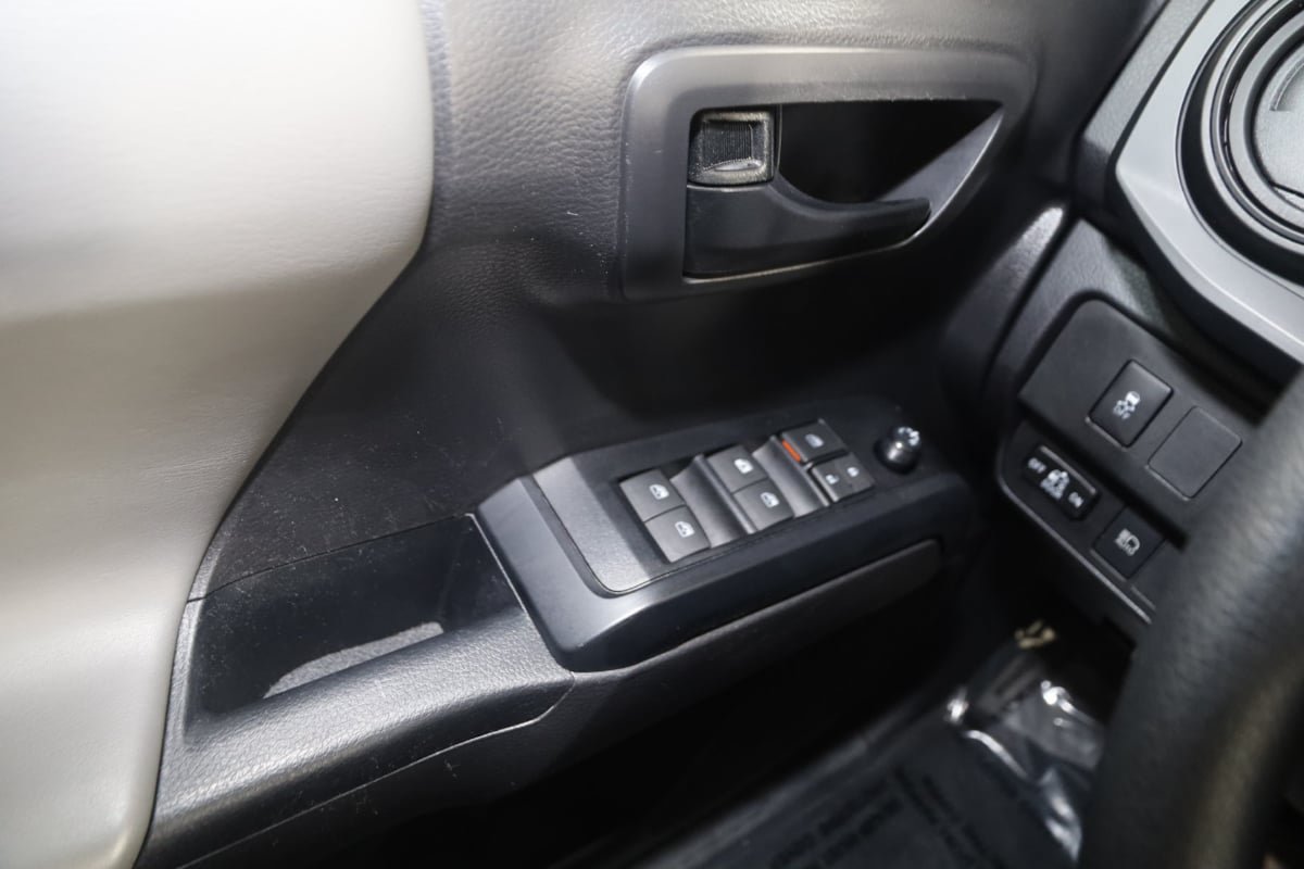 Used 2023 Toyota Tacoma SR AWD/4WD image 23