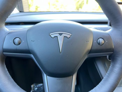 Used 2023 Tesla Model Y Long Range AWD/4WD image 23