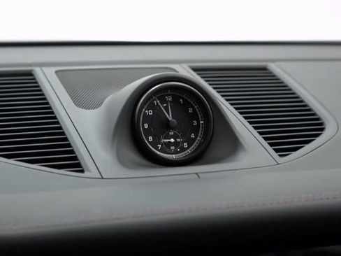 Certified 2025 Porsche Macan image 23