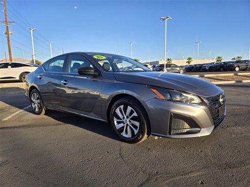 Used 2025 Nissan Altima 2.5 S image 2