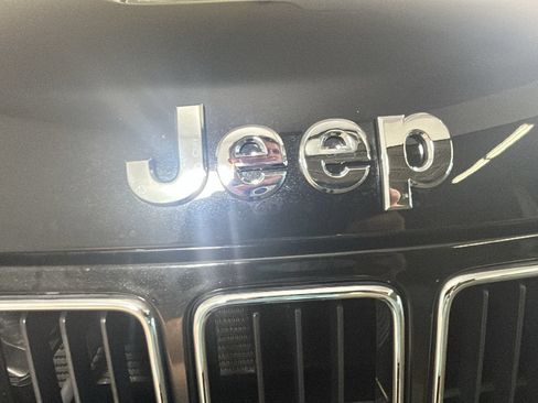 Used 2015 Jeep Grand Cherokee Limited w/ Trailer Tow Group IV AWD/4WD image 9